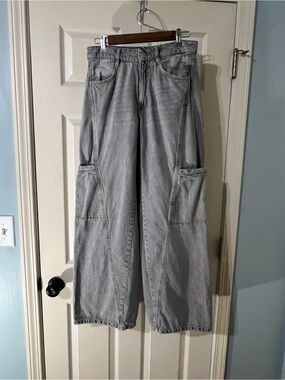 Zara Light Gray Denim Jeans with Contrast Stitching
